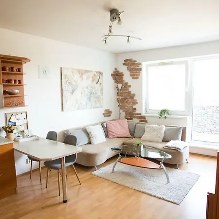 Cozy Btw Centre And Airport - Private Host - No Invoice * Bratislava