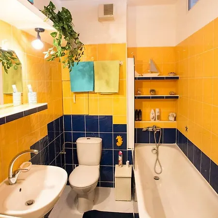 Apartment Cozy Btw Centre And Airport - Private Host - No Invoice *